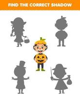 educatief spel voor kinderen vind de juiste schaduwset van schattige cartoon pompoen jongen kostuum halloween afdrukbaar werkblad vector