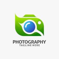 fotografie camera logo-ontwerp met bladelement vector