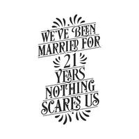 we zijn 21 jaar getrouwd, niets maakt ons bang. 21e verjaardag viering kalligrafie belettering vector