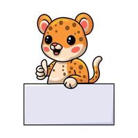 schattige baby luipaard cartoon met leeg bord en duim opgevend vector