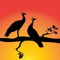 silhouet van pauwvogel op de tak met mooie illustratie van de zonsonderganghemel vector