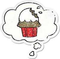 cartoon cupcake en gedachte bel als een versleten versleten sticker vector