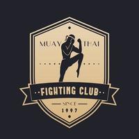 Muay Thais vechten club wijnoogst embleem, logo, goud Aan donker vector