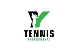 letter y met tennisspeler silhouet logo ontwerp. vectorontwerpsjabloonelementen voor sportteam of huisstijl. vector