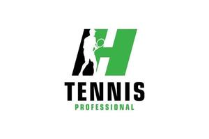 letter h met tennisspeler silhouet logo ontwerp. vectorontwerpsjabloonelementen voor sportteam of huisstijl. vector