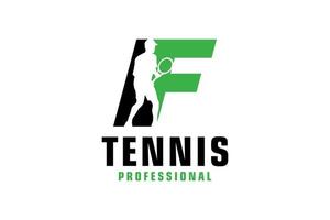 letter f met tennisspeler silhouet logo ontwerp. vectorontwerpsjabloonelementen voor sportteam of huisstijl. vector