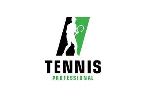 letter i met tennisspeler silhouet logo ontwerp. vectorontwerpsjabloonelementen voor sportteam of huisstijl. vector