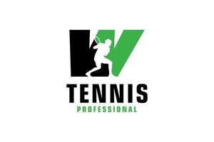 letter w met tennisspeler silhouet logo ontwerp. vectorontwerpsjabloonelementen voor sportteam of huisstijl. vector