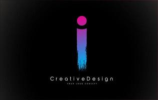 ik letter logo-ontwerp met creatieve roze paarse penseelstreek. vector