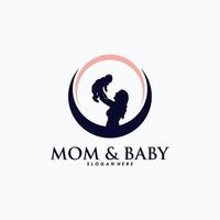 moeder Holding een weinig baby logo ontwerp vector