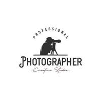 wijnoogst silhouet fotograaf logo ontwerp concept vector