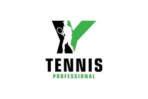 letter y met tennisspeler silhouet logo ontwerp. vectorontwerpsjabloonelementen voor sportteam of huisstijl. vector
