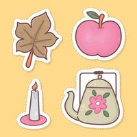 reeks van herfst stickers, esdoorn- bladeren, appel, kaars, theepot vector