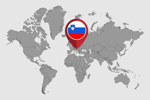 speldkaart met de vlag van slovenië op wereldkaart. vectorillustratie. vector