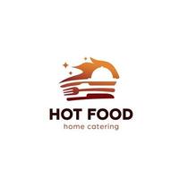 heet keuken rooster voedsel catering restaurant logo met vlam vuur, cloche schotel omslag, vork, mes en frituren pan icoon symbool illustratie vector