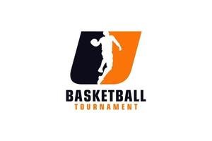 letter u met basketballogo-ontwerp. vectorontwerpsjabloonelementen voor sportteam of huisstijl. vector