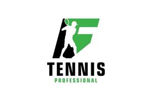 letter f met tennisspeler silhouet logo ontwerp. vectorontwerpsjabloonelementen voor sportteam of huisstijl. vector