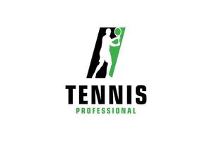 letter i met tennisspeler silhouet logo ontwerp. vectorontwerpsjabloonelementen voor sportteam of huisstijl. vector