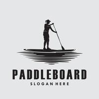 vrouw in peddelen bord silhouet logo vector ontwerp