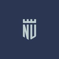 nu logo monogram met vesting kasteel en schild stijl ontwerp vector