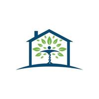 menselijk karakter met bladeren en huis logo ontwerp. natuurlijk huis zorg logo. vector