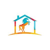 paard en huis vector logo ontwerp. paard logo vergezeld huis concepten.