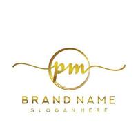 eerste p.m handschrift logo met cirkel hand- getrokken sjabloon vector