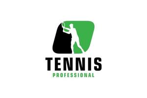 brief O met tennis speler silhouet logo ontwerp. vector ontwerp sjabloon elementen voor sport team of zakelijke identiteit.