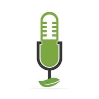 podcast drinken blad natuur ecologie vector logo ontwerp. drinken podcast praten tonen logo met mic en bladeren.