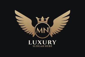 luxe Koninklijk vleugel brief mn kam goud kleur logo vector, zege logo, kam logo, vleugel logo, vector logo sjabloon.