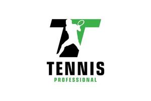 letter t met tennisspeler silhouet logo ontwerp. vectorontwerpsjabloonelementen voor sportteam of huisstijl. vector