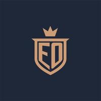 eo monogram eerste logo met schild en kroon stijl vector