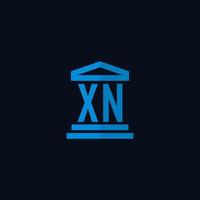 xn eerste logo monogram met gemakkelijk gerechtsgebouw gebouw icoon ontwerp vector