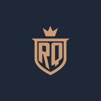 rq monogram eerste logo met schild en kroon stijl vector