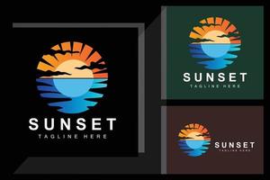 zonsondergang strand logo ontwerp, zeegezicht illustratie, rood dag vakantie plek vector