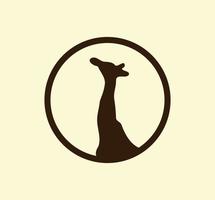 koel logo ontwerp giraffe hoofd, met geel achtergrond. heel uniek en verschillend. geschikt voor bedrijven en ondernemingen in ieder sector. vector eps 10