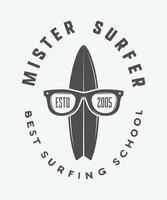 wijnoogst surfing logo, embleem, insigne, label, markering. Internationale surfing dag kaart. grafisch kunst. vector illustratie.