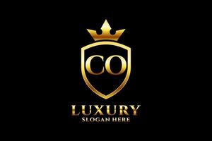 eerste co elegant luxe monogram logo of insigne sjabloon met scrollt en Koninklijk kroon - perfect voor luxueus branding projecten vector