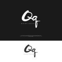 qq eerste handschrift of handgeschreven logo voor identiteit. logo met handtekening en hand- getrokken stijl. vector