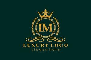 eerste im brief Koninklijk luxe logo sjabloon in vector kunst voor restaurant, royalty, boetiek, cafe, hotel, heraldisch, sieraden, mode en andere vector illustratie.