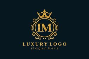 eerste im brief Koninklijk luxe logo sjabloon in vector kunst voor restaurant, royalty, boetiek, cafe, hotel, heraldisch, sieraden, mode en andere vector illustratie.