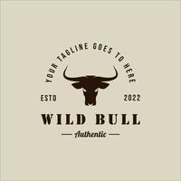 wild stier logo wijnoogst vector illustratie sjabloon icoon grafisch ontwerp. buffel hoofd teken of symbool voor slager of slagerij vee en boerderij met retro typografie stijl