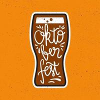 oktoberfest belettering badge vector