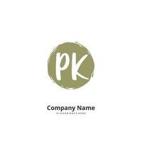 pk eerste handschrift en handtekening logo ontwerp met cirkel. mooi ontwerp handgeschreven logo voor mode, team, bruiloft, luxe logo. vector