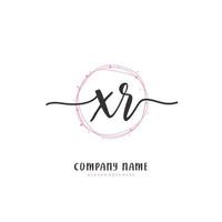 xr eerste handschrift en handtekening logo ontwerp met cirkel. mooi ontwerp handgeschreven logo voor mode, team, bruiloft, luxe logo. vector