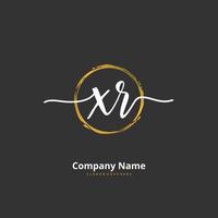 xr eerste handschrift en handtekening logo ontwerp met cirkel. mooi ontwerp handgeschreven logo voor mode, team, bruiloft, luxe logo. vector