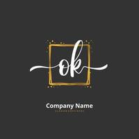 O k OK eerste handschrift en handtekening logo ontwerp met cirkel. mooi ontwerp handgeschreven logo voor mode, team, bruiloft, luxe logo. vector