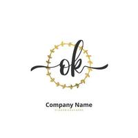 O k OK eerste handschrift en handtekening logo ontwerp met cirkel. mooi ontwerp handgeschreven logo voor mode, team, bruiloft, luxe logo. vector