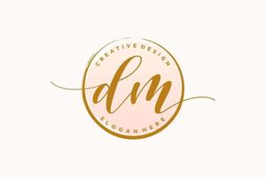 eerste dm handschrift logo met cirkel sjabloon vector handtekening, bruiloft, mode, bloemen en botanisch met creatief sjabloon.