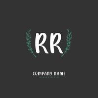 rr eerste handschrift en handtekening logo ontwerp met cirkel. mooi ontwerp handgeschreven logo voor mode, team, bruiloft, luxe logo. vector